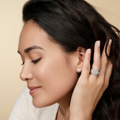 Boucles d'oreilles puces en or blanc et diamants