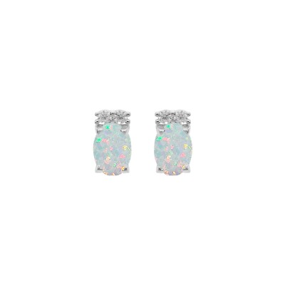 Boucles d'oreilles tige argent rhodié opale blanche imitation et oxydes blancs sertis