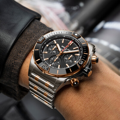 Montre Breitling Super Chronomat B11 44