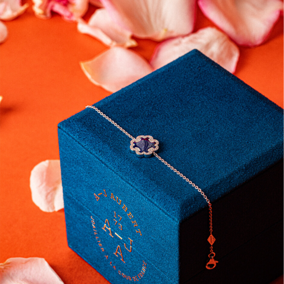 Bracelet A-J Aubert Volutes en or blanc, diamants et lapis lazuli
