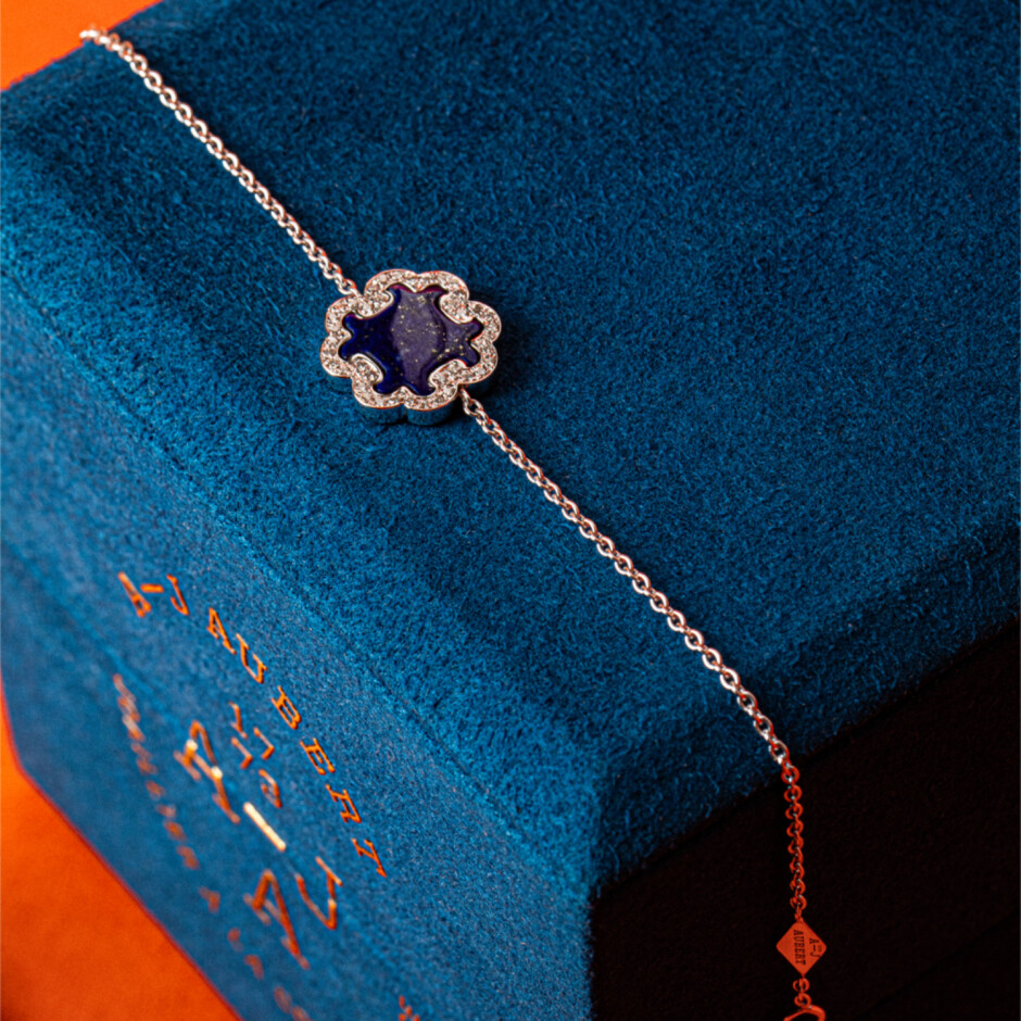 Bracelet A-J Aubert Volutes en or blanc, diamants et lapis lazuli