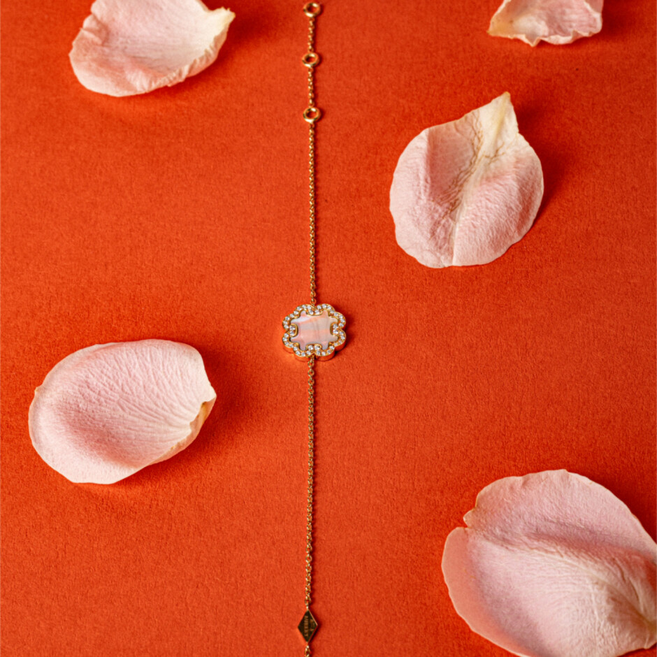 Bracelet A-J Aubert Volutes en or jaune, diamants et nacre