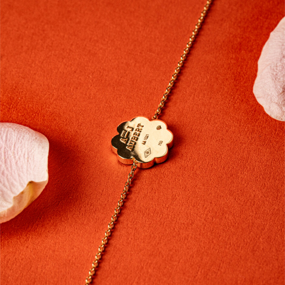 Bracelet A-J Aubert Volutes en or jaune, diamants et nacre