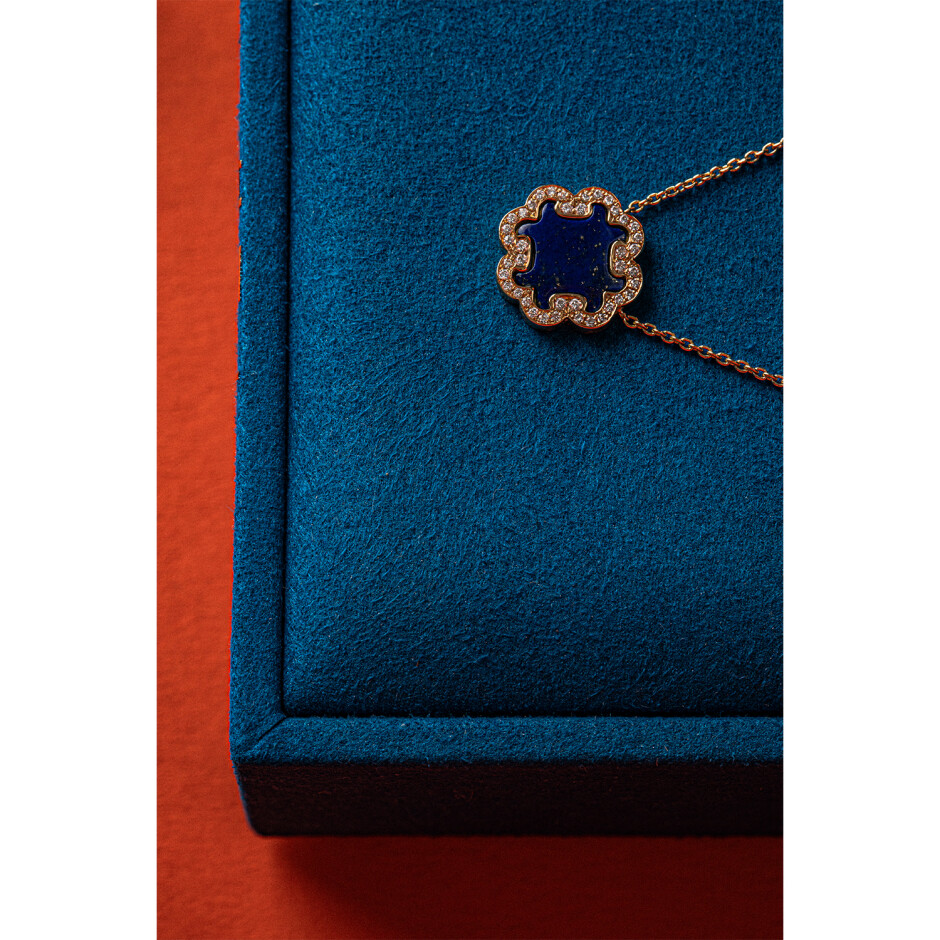 Collier A-J Aubert Volutes en or rose, diamants et lapis lazuli