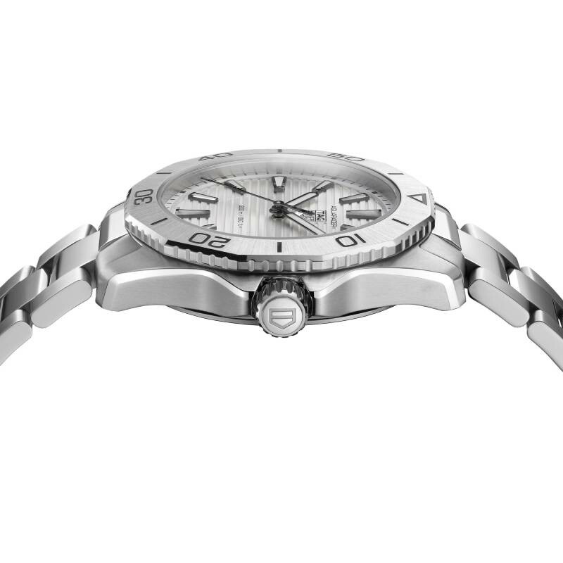 TAG Heuer Aquaracer Professional 200 40mm Quartz watch
