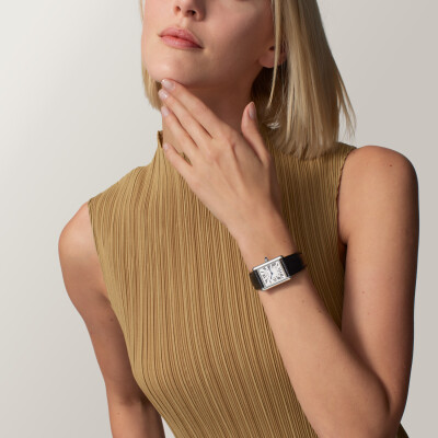 Montre Tank Must de Cartier Grand modèle, mouvement photovoltaïque SolarBeat™, acier, bracelet veau