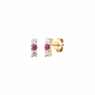 Boucles d'oreilles puces en or jaune, rubis et oxydes de zirconium