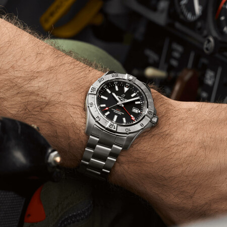 Montre Breitling Avenger Automatic GMT 44