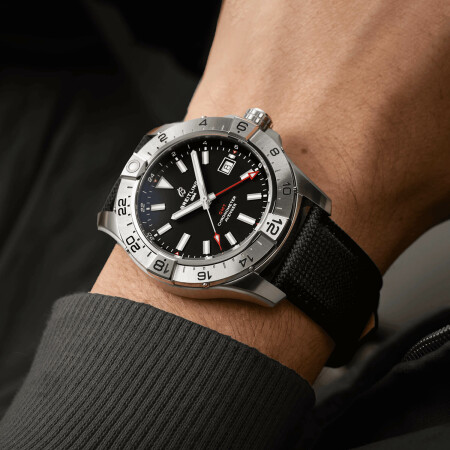 Montre Breitling Avenger Automatic GMT 44