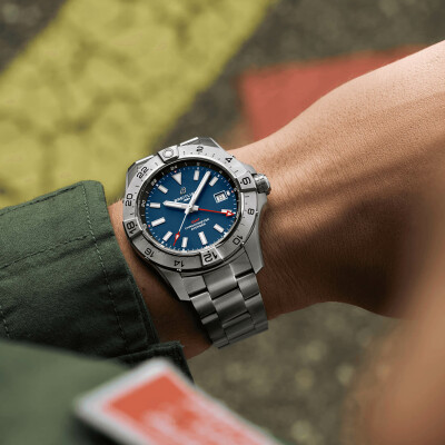 Breitling Avenger Automatic GMT 44 watch