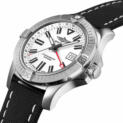 Breitling Avenger Automatic GMT 43-horloge