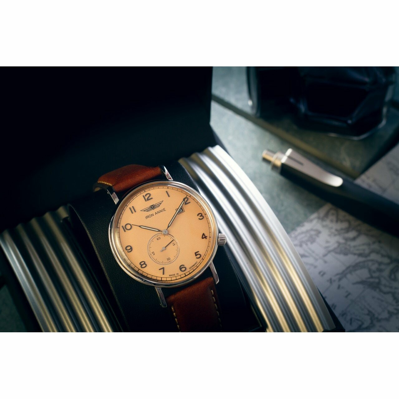 Bauhaus Watch 2037M3. Discover how the Bauhaus influenced design history