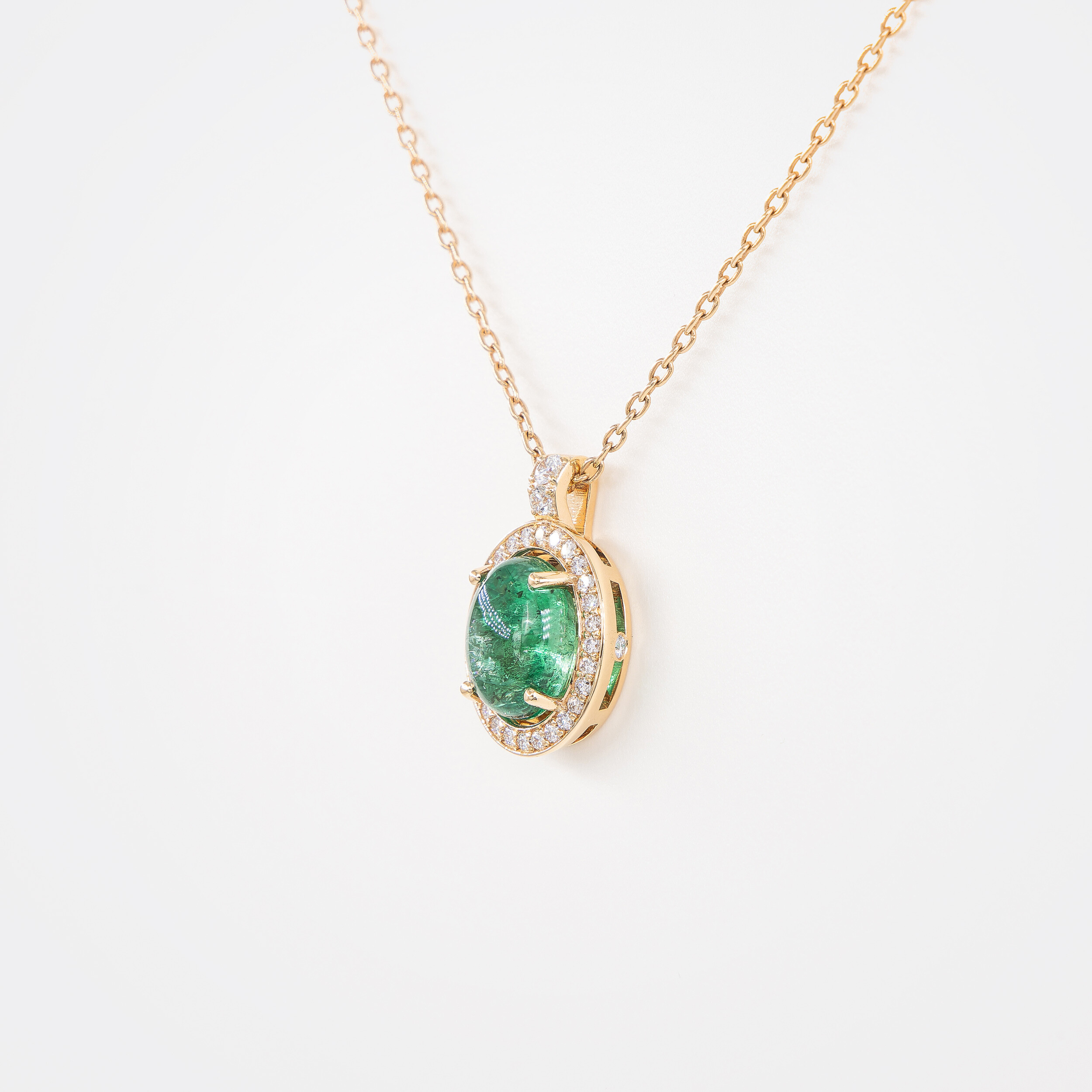 Collier Aura or rose, émeraude & diamants vue 2