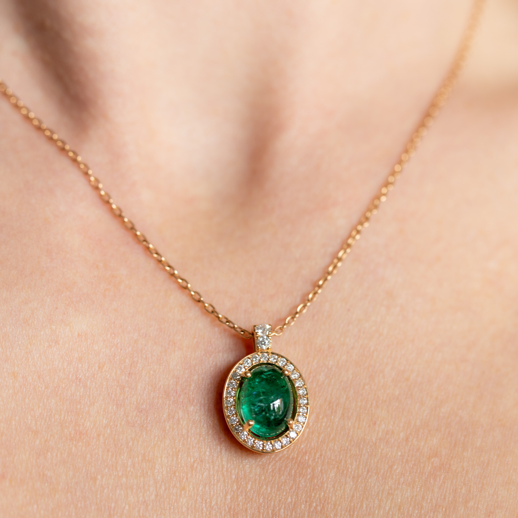 Collier Aura or rose, émeraude & diamants vue 9