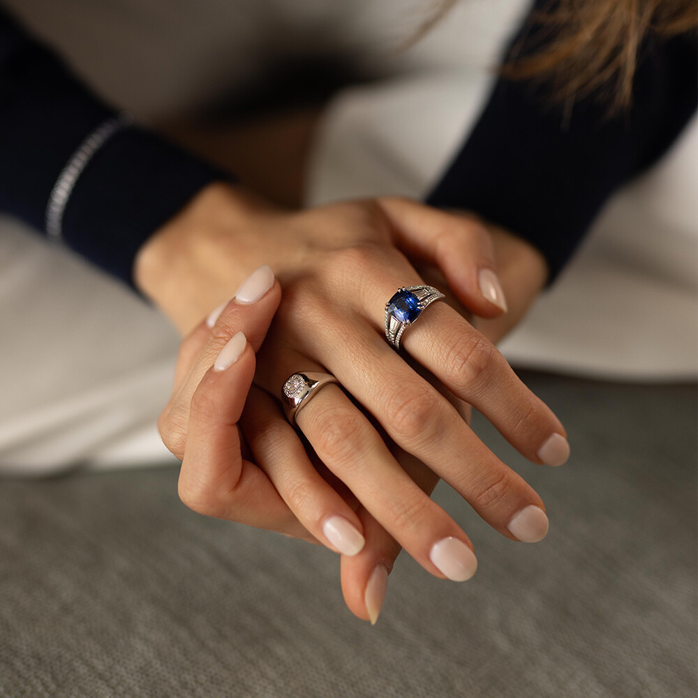 Bague Frojo en or blanc, saphir Ceylan bleu ovale et diamants, taille 53 vue 2