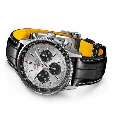 Montre Breitling Navitimer B01 Chronograph 43 vue 3