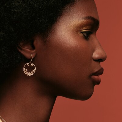 Créoles Sandola en or jaune et diamants vue 2