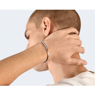 le gramme ribbon bracelet, brushed silver and PVD, 7 grams view 4