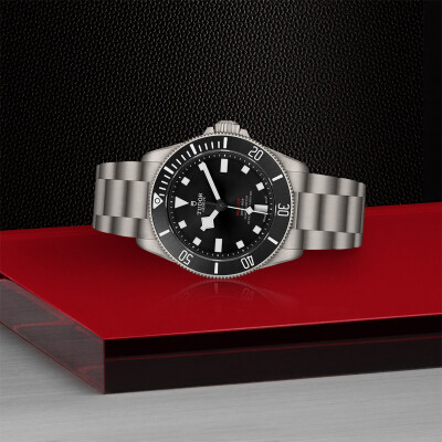 TUDOR Pelagos 39 watch, Unidirectional rotating bezel, Titanium bracelet view 5