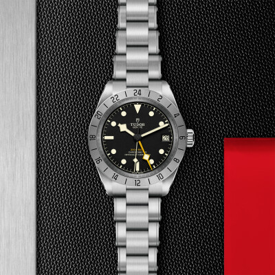 TUDOR Black Bay Pro watch,39 mm steel case, riveted steel bracelet view 2