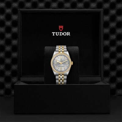 TUDOR Black Bay 36 S&G watch, 36 mm steel case, Steel and yellow gold bracelet view 4