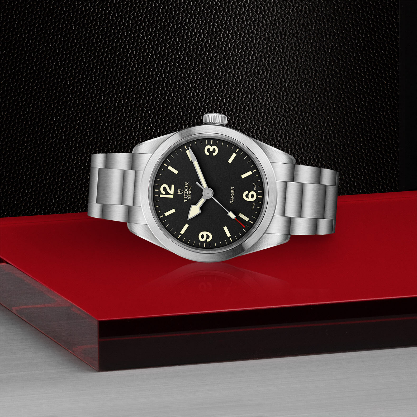 Cadran lisible avec chiffres arabes de la montre Tudor Ranger