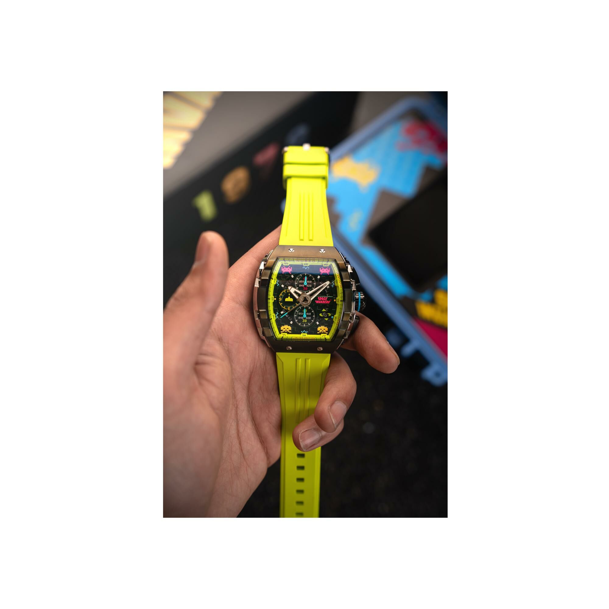 Montre Nubeo Magellan Chronograph Space Invaders Limited Edition NB-6024-SI-05 vue 5
