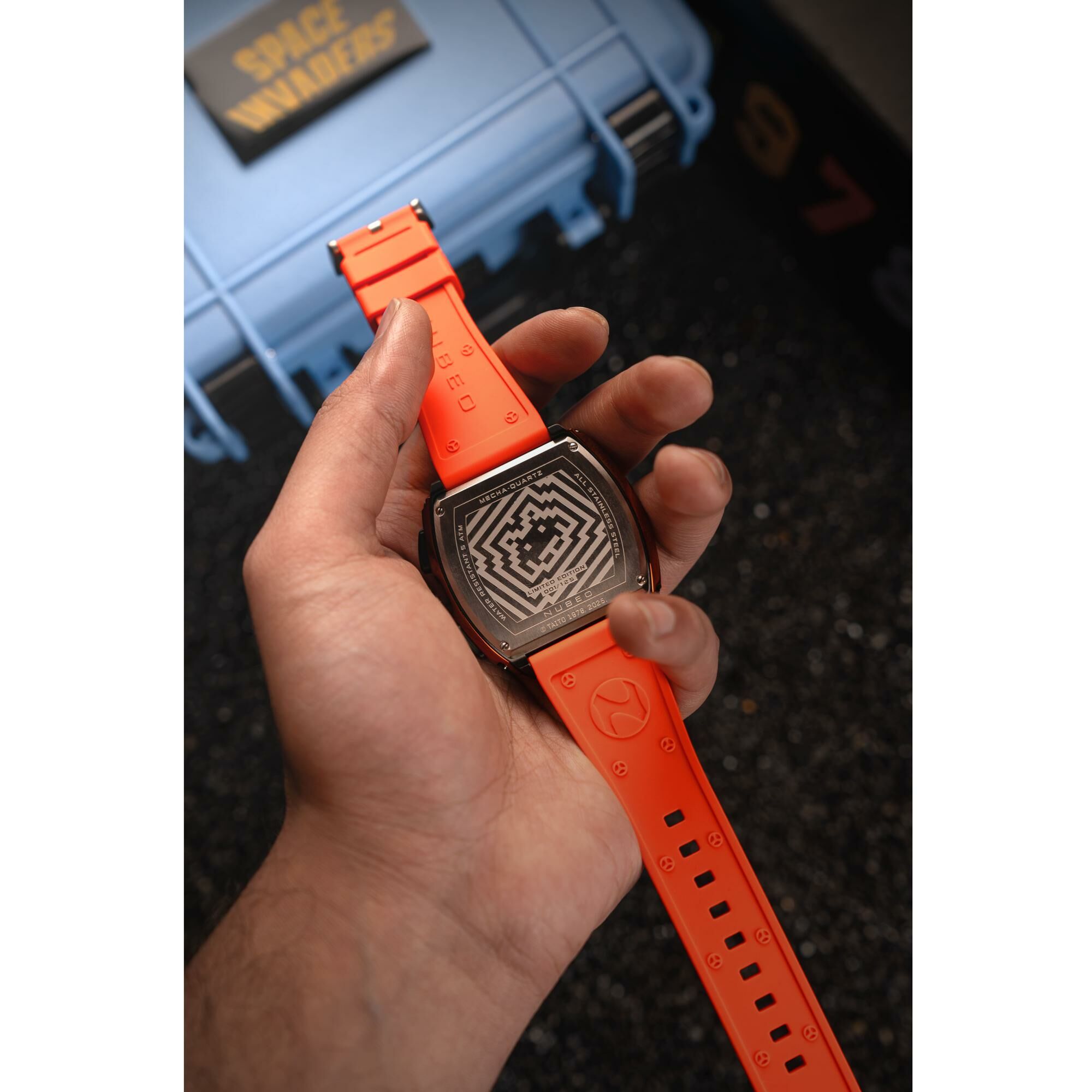 Montre Nubeo Magellan Chronograph Space Invaders Limited Edition NB-6024-SI-06 vue 8