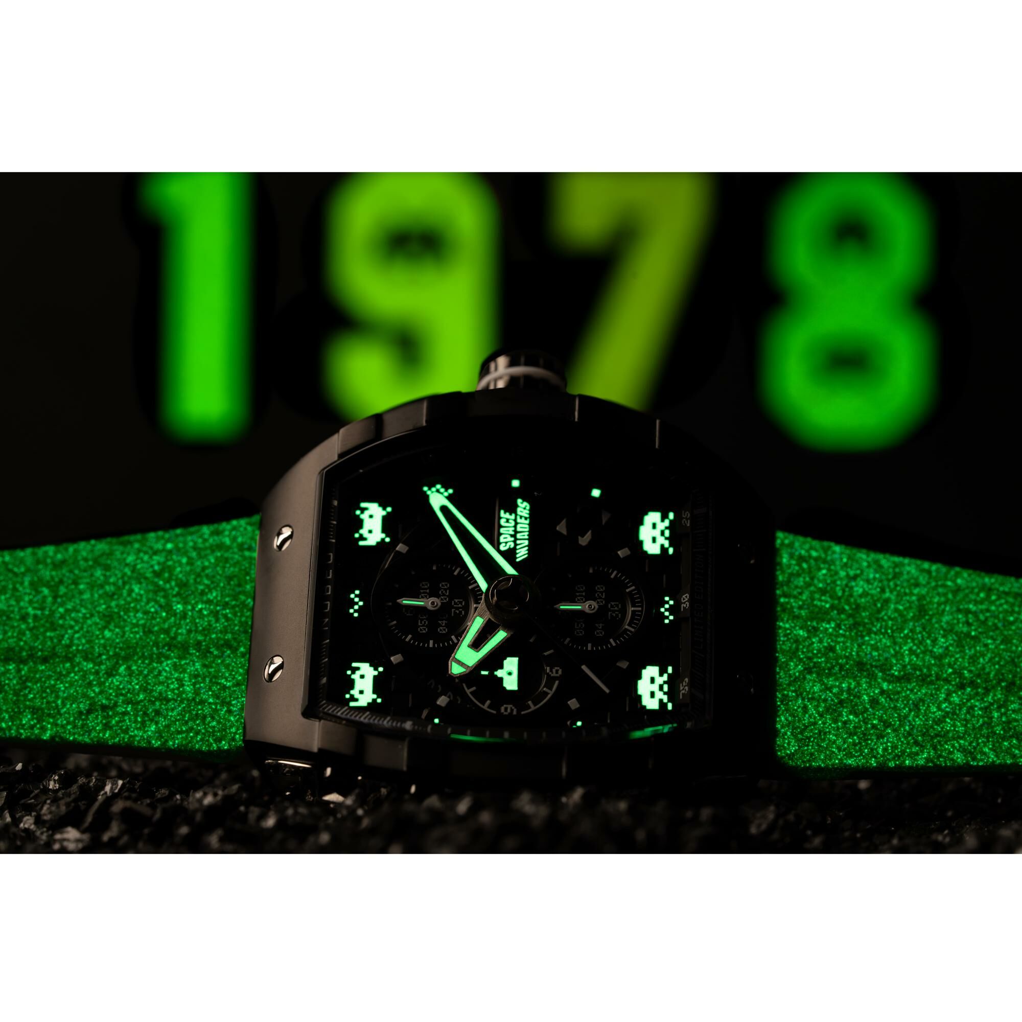 Montre Nubeo Magellan Chronograph Space Invaders Limited Edition NB-6024-SI-09 vue 13
