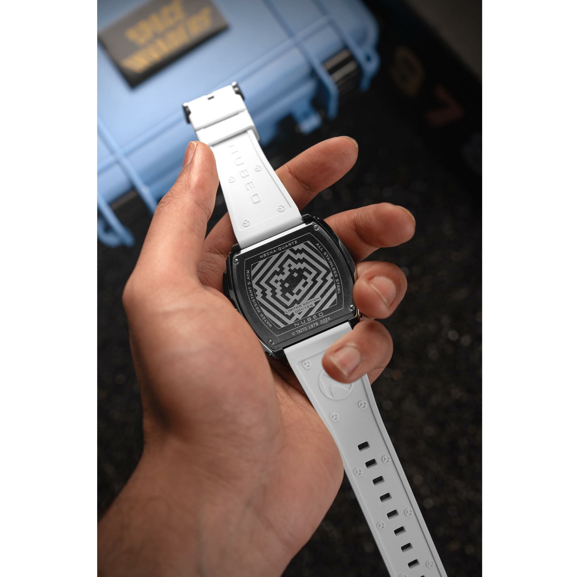 Montre Nubeo Magellan Chronograph Space Invaders Limited Edition NB-6024-SI-09 vue 8