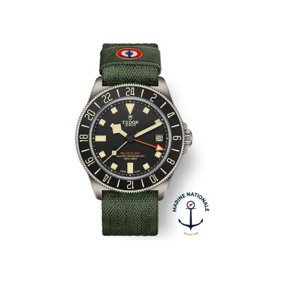 Montre TUDOR Pelagos FXD GMT, boîtier 42 mm en titane, bracelet en tissu vert vue 1