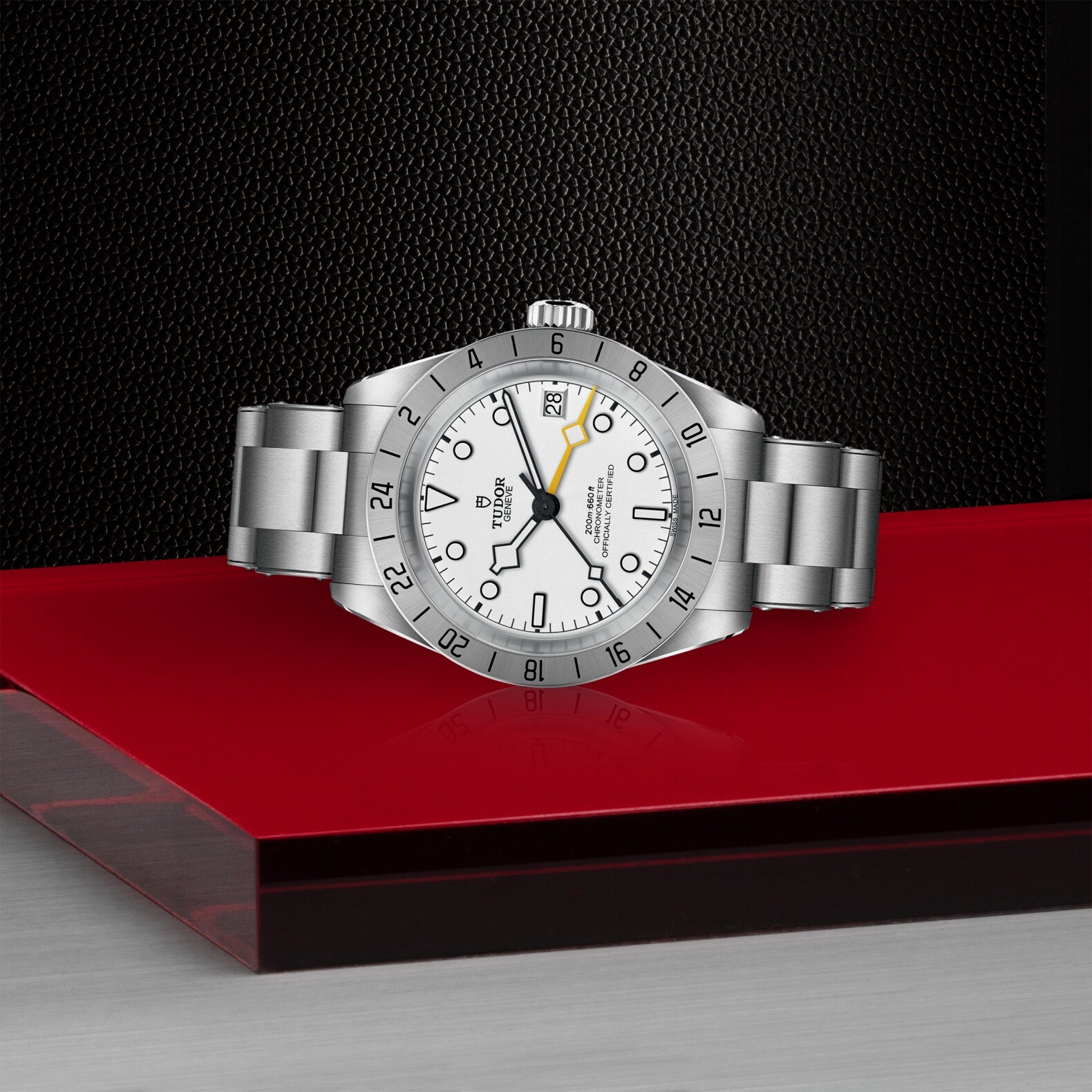 Détail du boîtier robuste de la montre Tudor Black Bay Pro