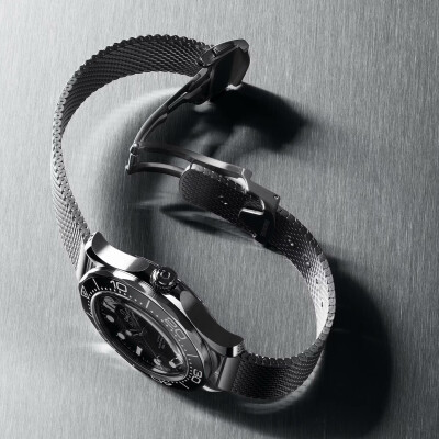 Montre OMEGA Seamaster Diver 300M Co-Axial Master Chronometer 42mm 21030422001010 vue 5