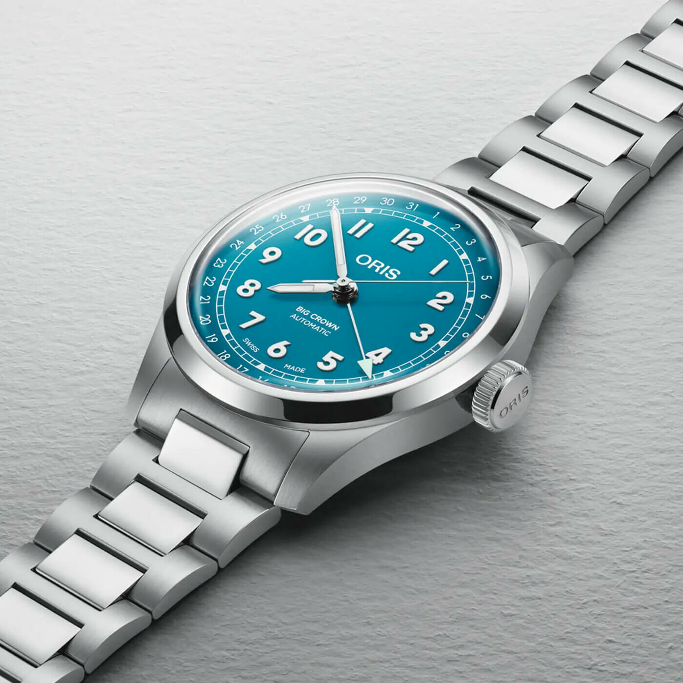 Grande couronne caractéristique d’une montre Oris Big Crown