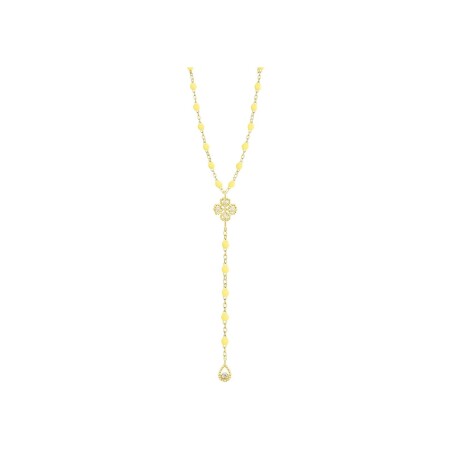 Collier Gigi Clozeau Lucky Trèfle en or jaune, résine mimosa et diamants, 45cm