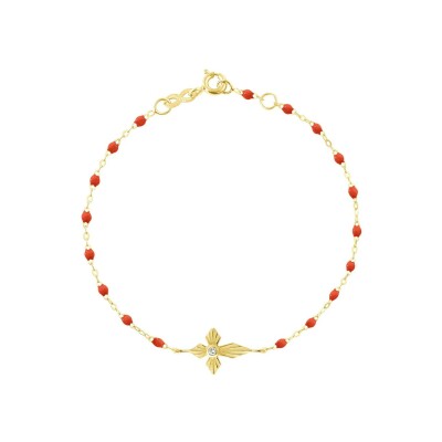 Bracelet Gigi Clozeau Croix lumière en or jaune, résine corail et diamant, 17cm