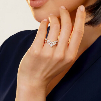 Bague Chaumet Joséphine Aigrette en or rose, perles et diamants