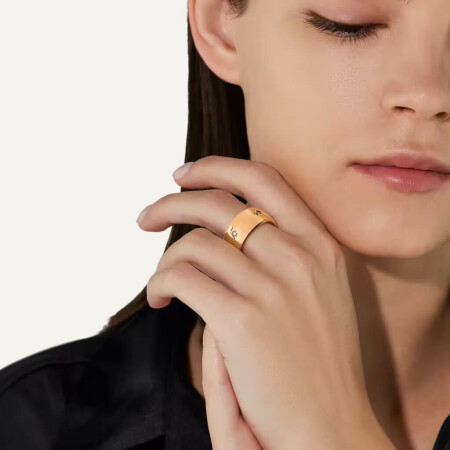 Pomellato Iconica Medium-Large ring, rose gold with 5 white diamonds