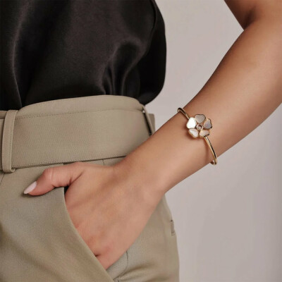 Chopard Happy Hearts Flowers bangle bracelet, rose gold, mother-of-pearl and diamonds (S)