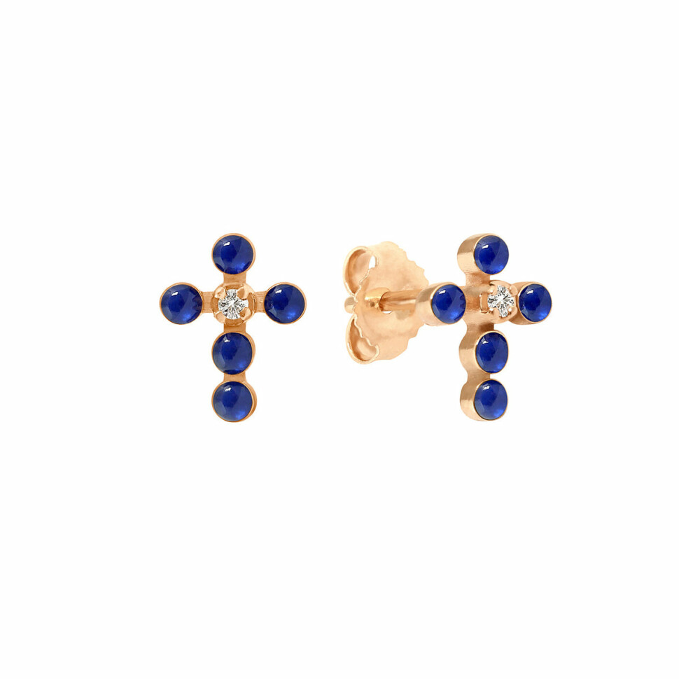 Boucles d'oreilles Gigi Clozeau Croix Perlée en or rose, résine bleu prusse et diamants
