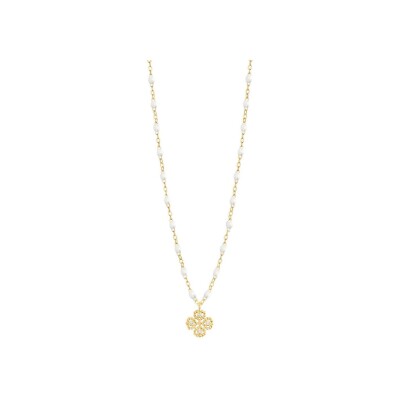 Collier Gigi Clozeau Lucky Trèfle en or jaune, résine blanche et diamants, taille 42cm
