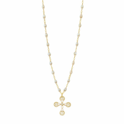 Collier Gigi Clozeau Croix Dentelle en or jaune, résine opale et diamant, 42cm