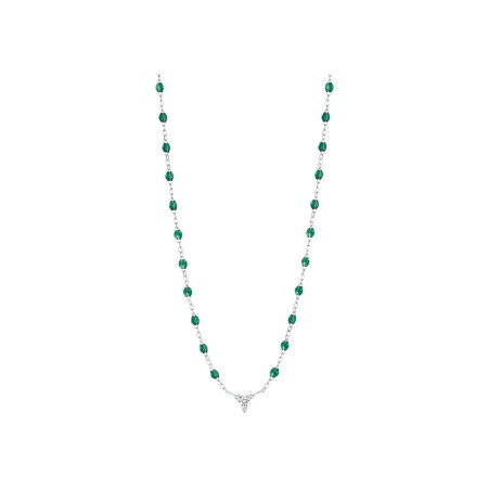 Collier Gigi Clozeau petit Kosmos en or blanc, résine émeraude et diamants, 42cm