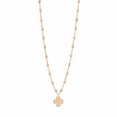 Collier Gigi Clozeau Lucky Trèfle en or rose, résine opale et diamants, 42cm