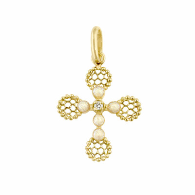 Pendentif Gigi Clozeau Croix Dentelle en or jaune, résine opale et diamant