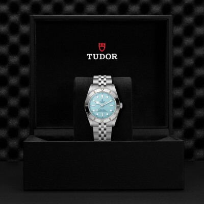 Montre TUDOR Black Bay 54, boîtier en acier, 37 mm, cadran bleu