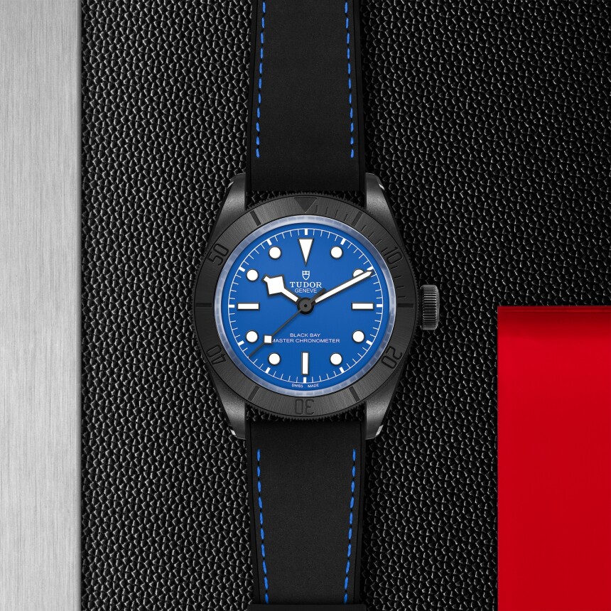 Montre TUDOR Black Bay Ceramic, boîtier en céramique, 41mm, cadran bleu