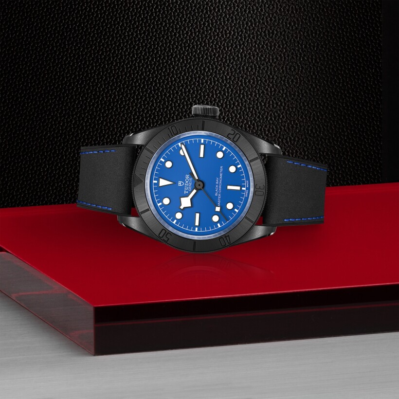 Montre TUDOR Black Bay Ceramic, boîtier en céramique, 41mm, cadran bleu