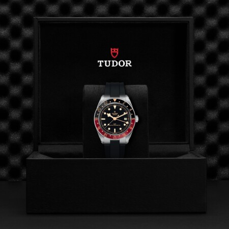 Montre TUDOR Black Bay 58 GMT, boîtier en acier, 39 mm, bracelet en caoutchouc