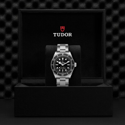 Montre TUDOR Black Bay, boîtier en acier, 41 mm, bracelet en acier